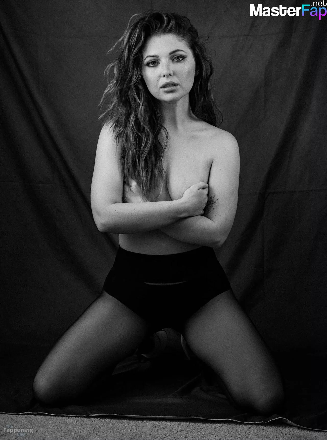 Samantha Hanratty Free Leaked Backstage Picture