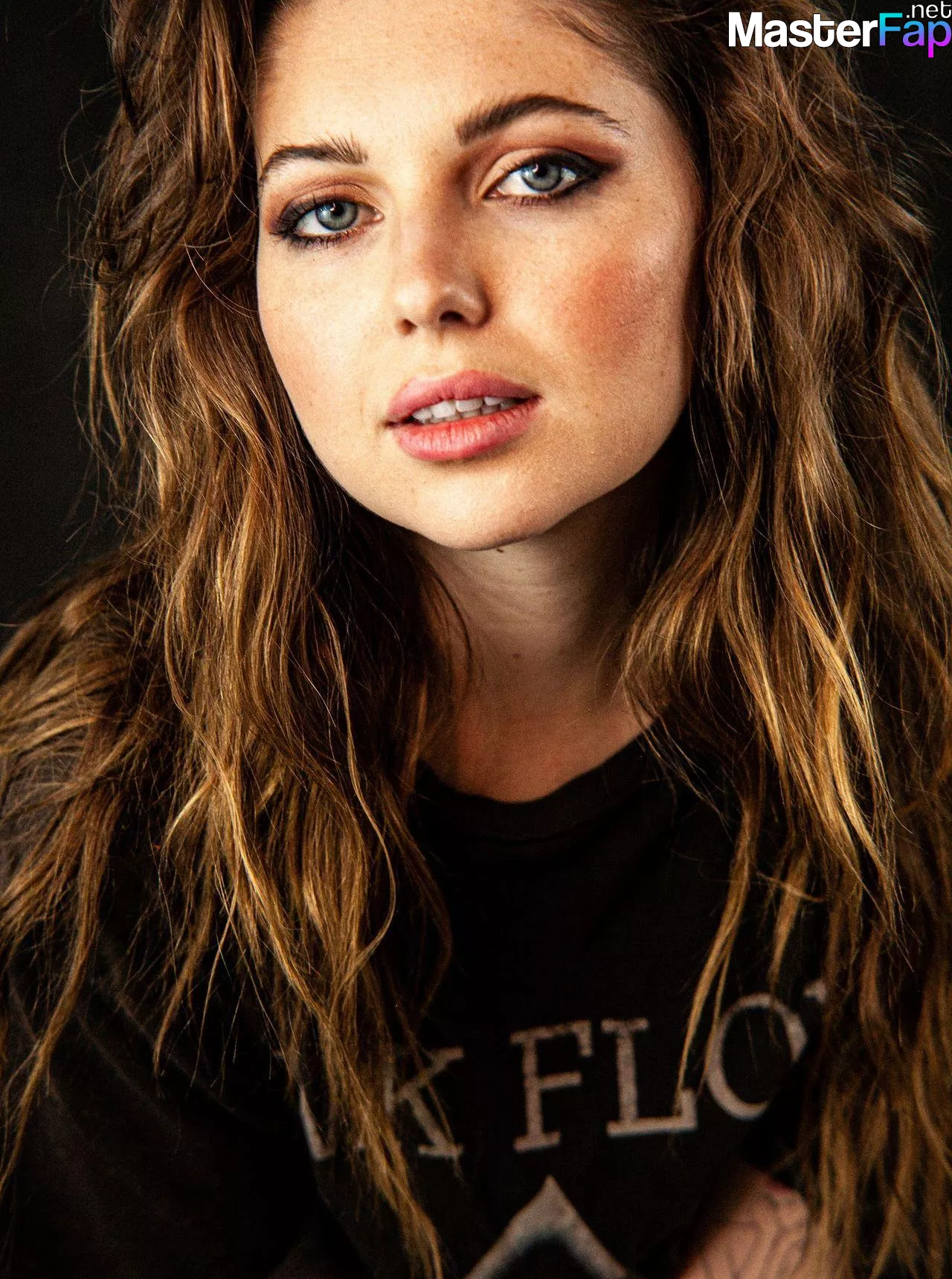 Samantha Hanratty Free Leaked Strapon Picture