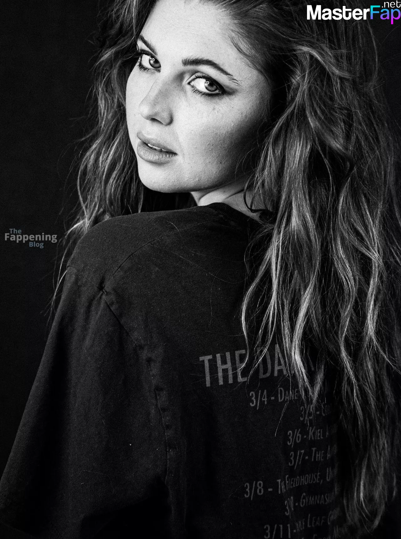 Samantha Hanratty Free Leaked Boobs Picture