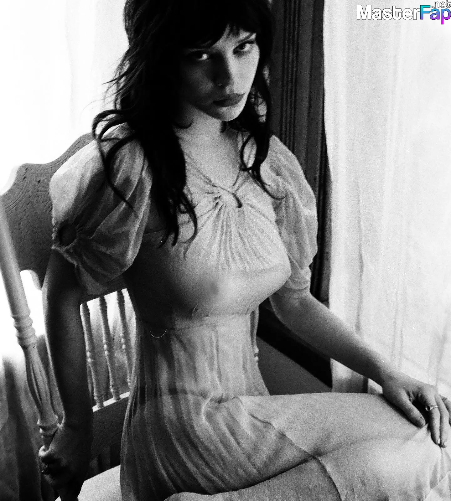 Sophie thatcher see through