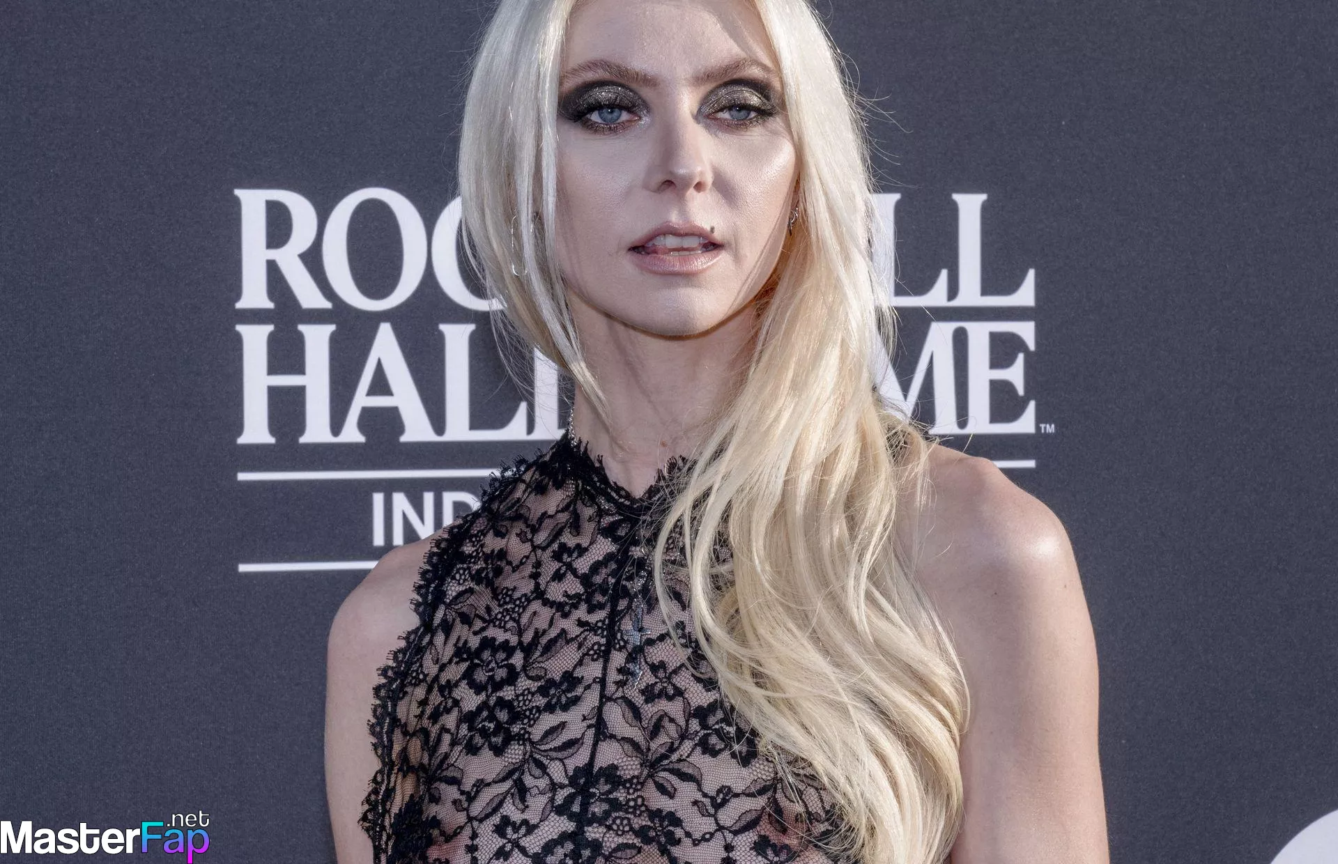 Taylor Momsen Free Leaked Tits Picture