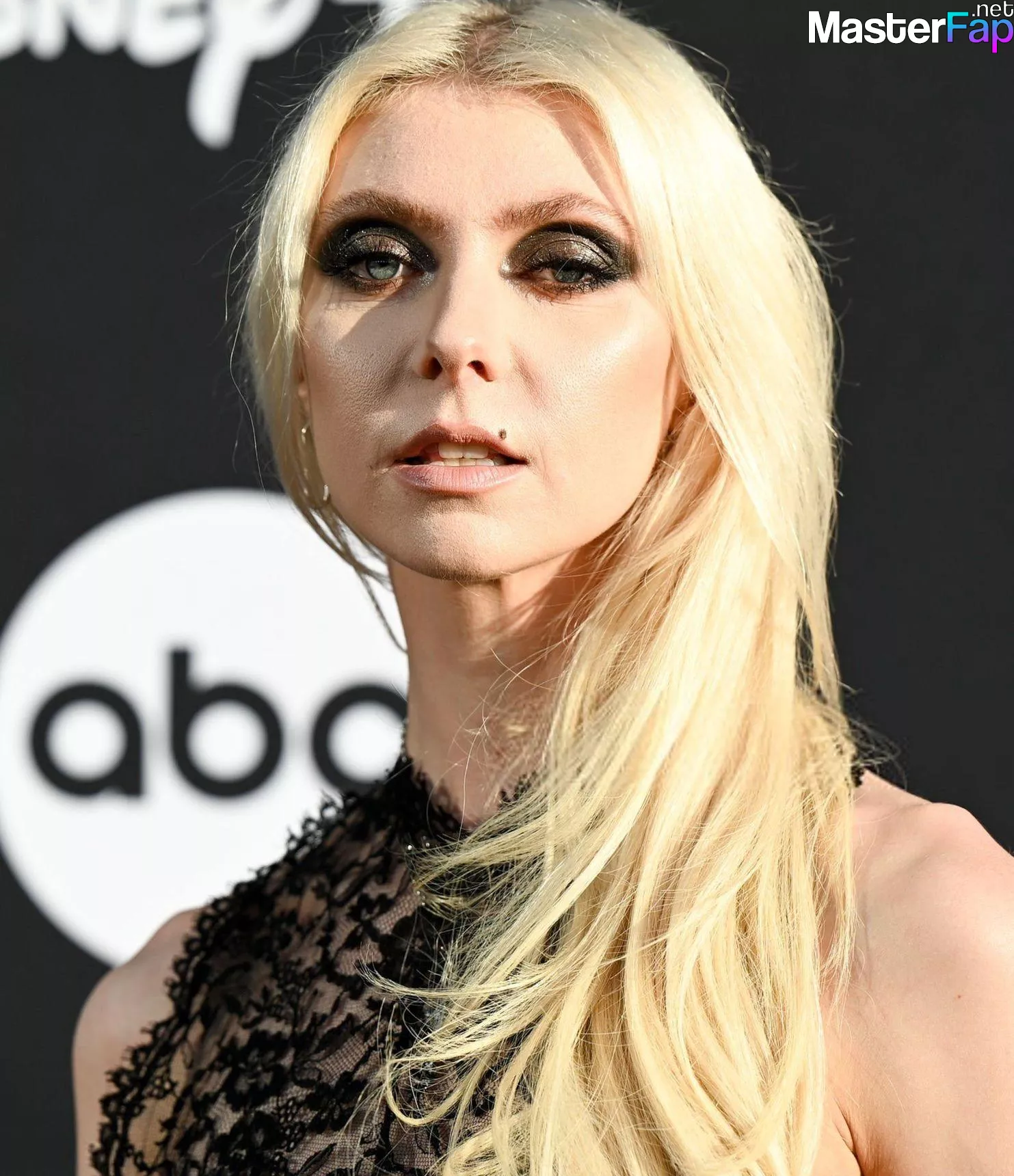 Taylor Momsen Free Leaked Cumshot Picture