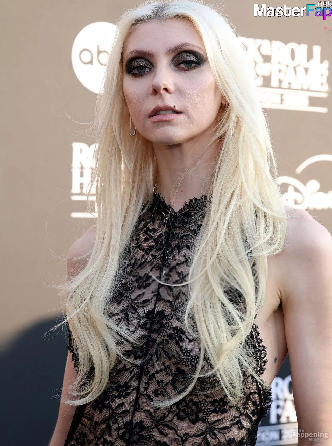 Taylor Momsen Free Leaked Cosplay Picture
