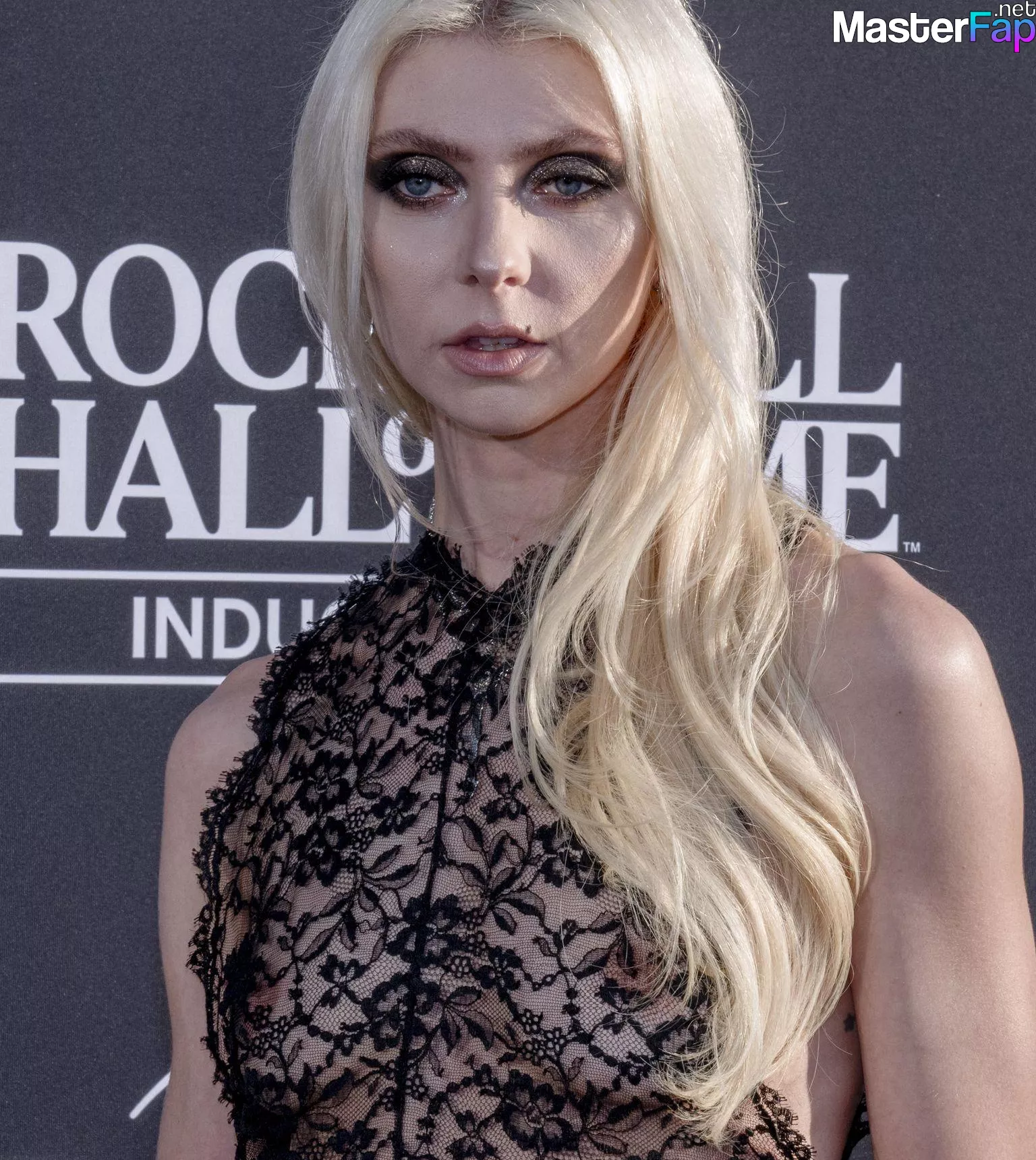 Taylor Momsen Free Leaked Interracial Picture