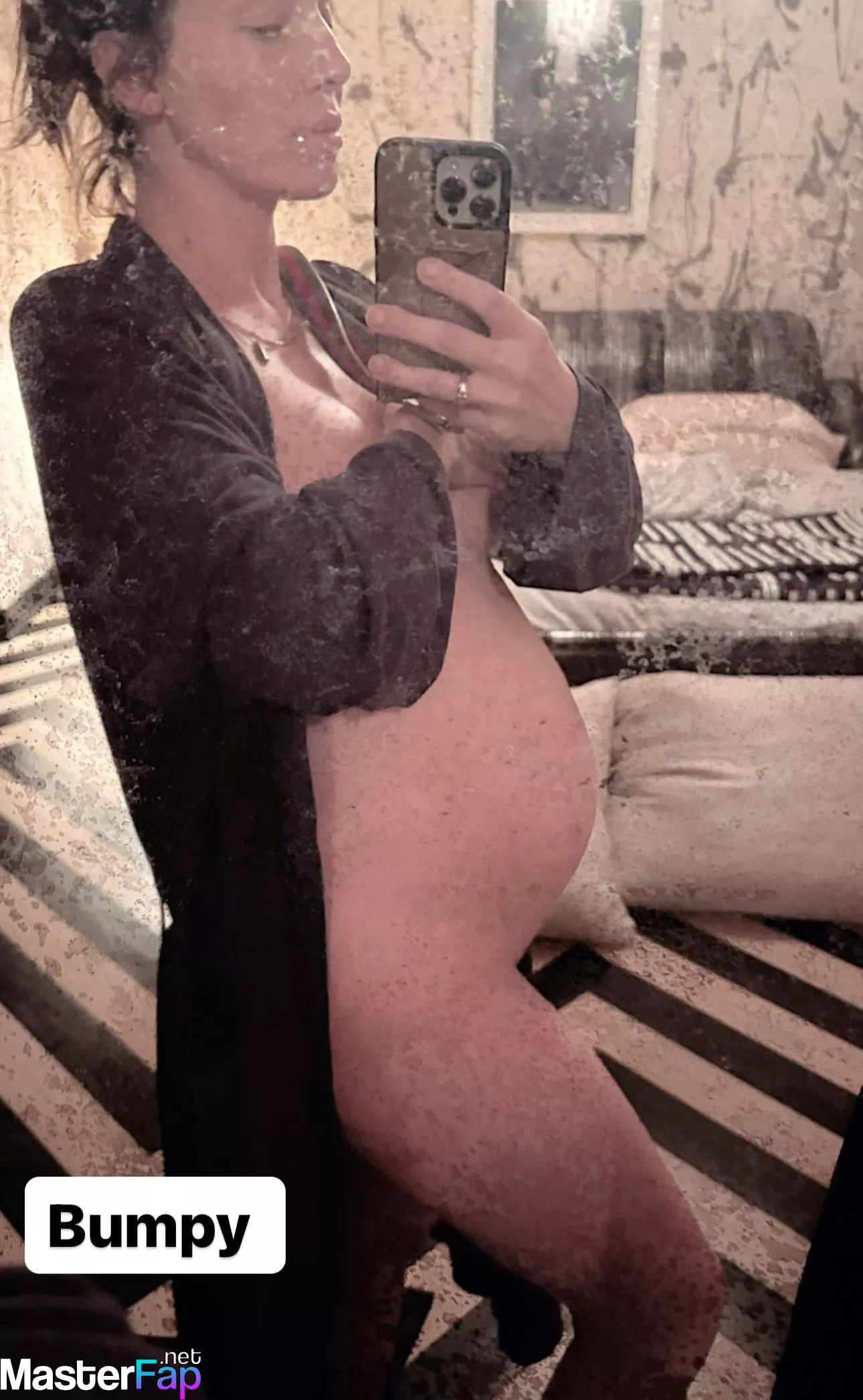 Whitney Cummings got that preggo glow goin' on in her Insta mirror sel...