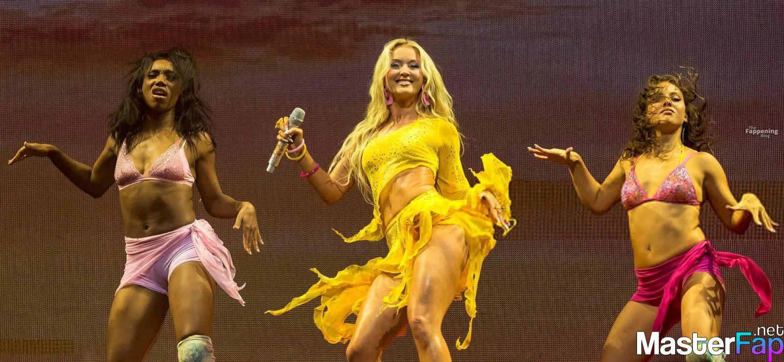 Zara Larsson Free Leaked Backstage Picture