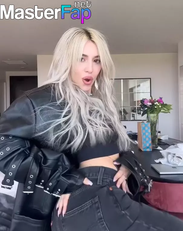 Ava Max OnlyFans Leaked Teen Picture