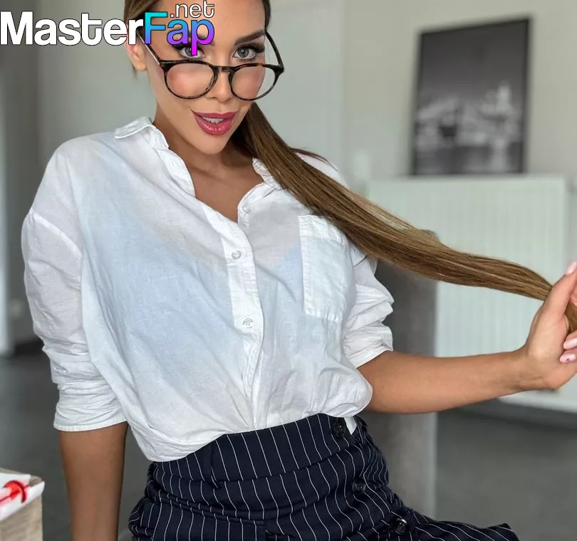 Esmeeteaches OnlyFans Leaked Facial Picture