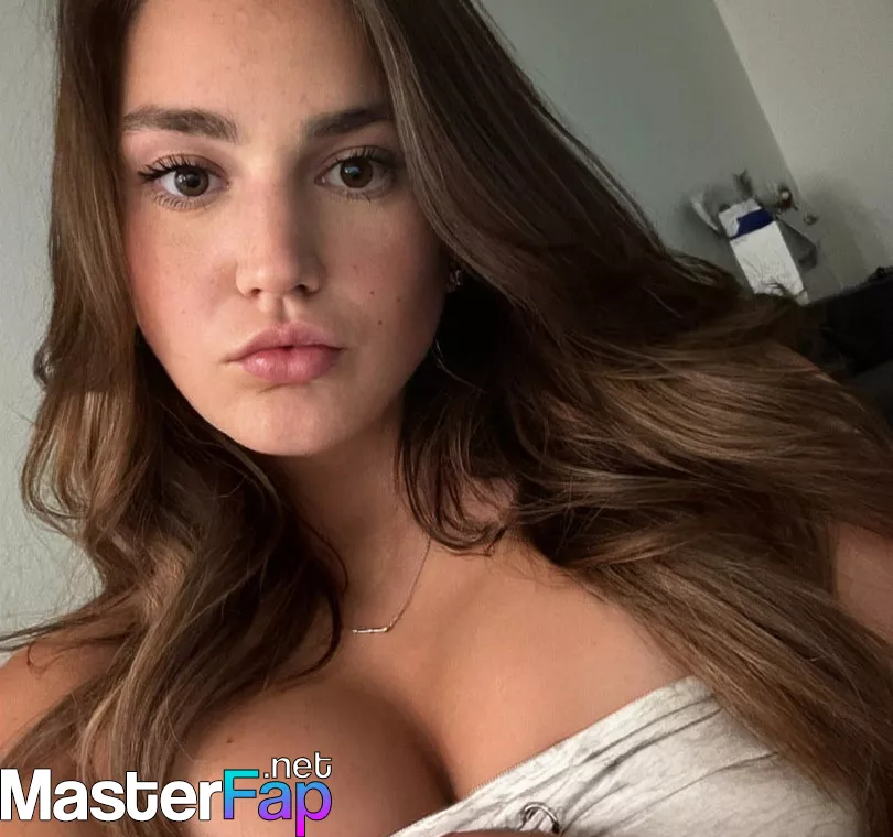 Katiecarlyle18 OnlyFans Leaked POV Picture