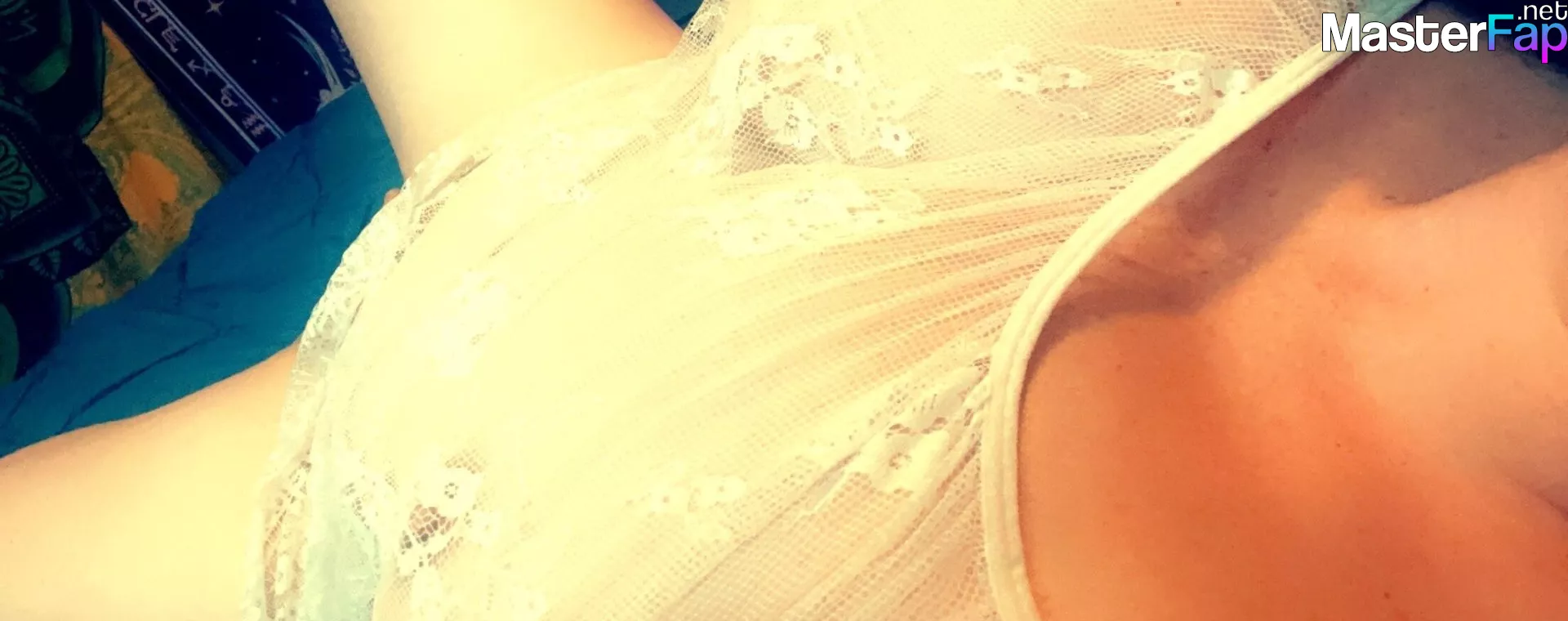 Lynnielynn 22 OnlyFans Leaked Tits Picture