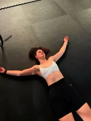 Abbi Pulling OnlyFans Leaked Free Thumbnail Picture - #7ILH37NydN