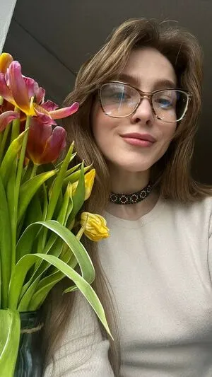 Abby Roseee Thumbnail Picture