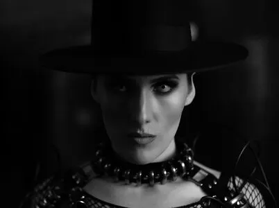 Abigail Thorn Thumbnail Picture
