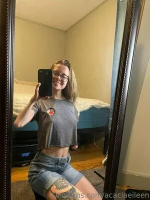Acacia Eileen OnlyFans Leaked Free Thumbnail Picture - #354stAfstk