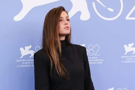 Adele Exarchopoulos OnlyFans Leaked Free Thumbnail Picture - #CYiTJA3oac