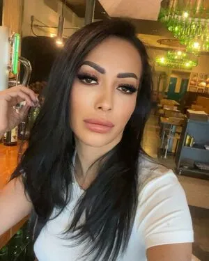 Adriana Meran Thumbnail Picture