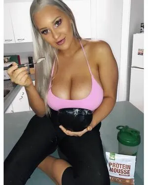 Aimee Young Thumbnail Picture