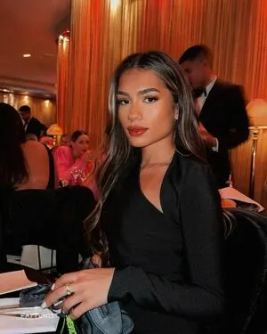 Aisha Mian Thumbnail Picture