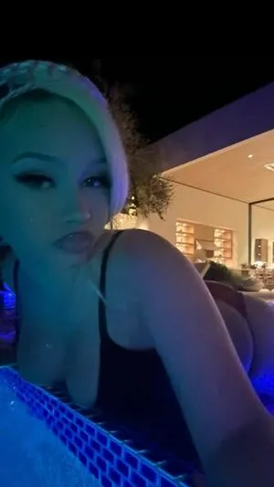 Alabama Barker Thumbnail Picture