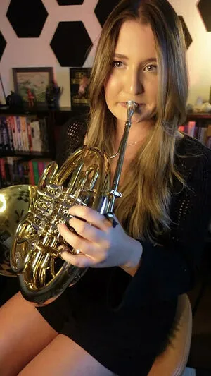 Alana Be Dootin Thumbnail Picture