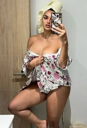 Alejandra Martinez Thumbnail Picture