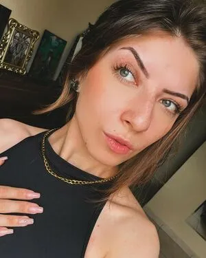 Alessandra Pink Thumbnail Picture