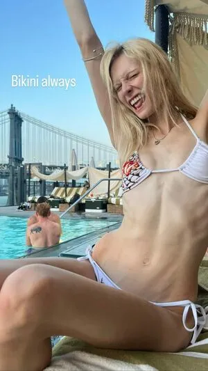 Alex Consani Thumbnail Picture