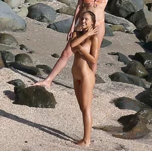 Alexis Ren OnlyFans Leaked Free Thumbnail Picture - #3X82C8QfPy