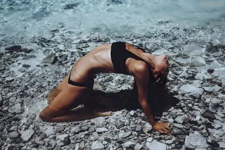 Alexis Ren OnlyFans Leaked Free Thumbnail Picture - #QNe2SSgi3W