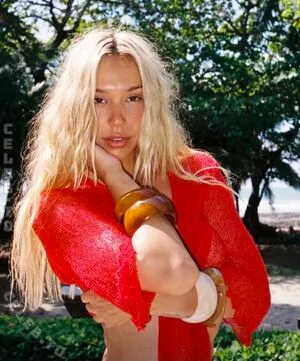 Alexis Ren OnlyFans Leaked Free Thumbnail Picture - #cDIetbotvB