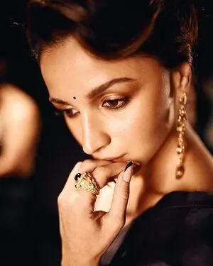 Alia Bhatt Thumbnail Picture