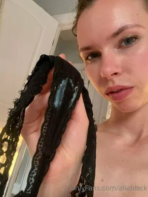 Aliablack OnlyFans Leaked Free Thumbnail Picture - #MC0R5BeJxN