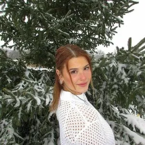 Alicia Laroche Thumbnail Picture