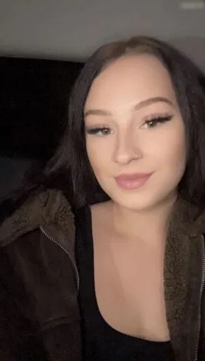 Alina Awl Thumbnail Picture