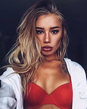 Alina Ostraya Thumbnail Picture
