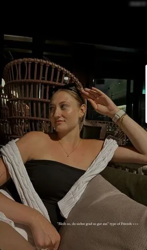 Aline Xue Thumbnail Picture
