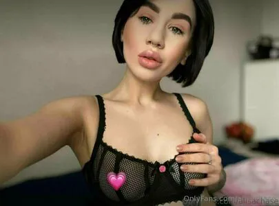 Alisachase Thumbnail Picture
