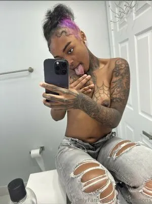 Alisha Allen Thumbnail Picture