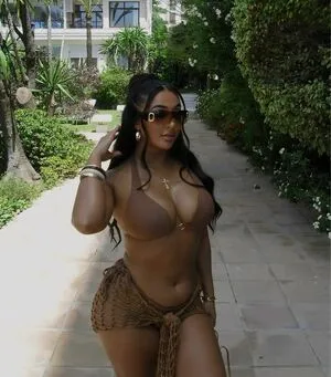 Alisha Simone Thumbnail Picture
