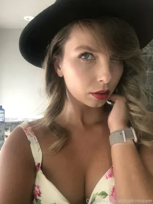 Alishadrinksbeer Thumbnail Picture