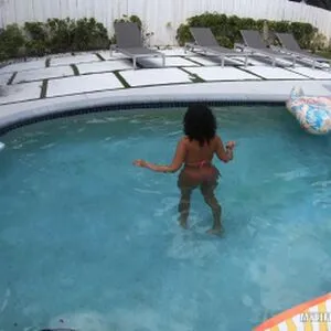 Alix Avery Thumbnail Picture