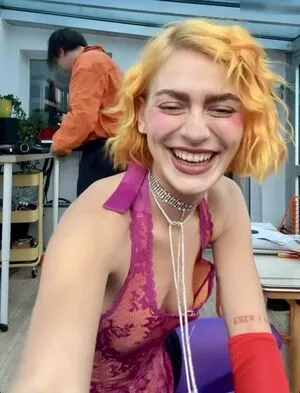 Alli Neumann Thumbnail Picture
