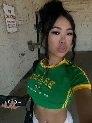 Allyxchoi Thumbnail Picture