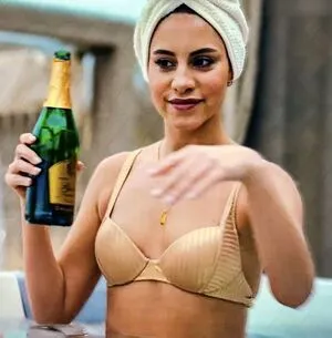 Almila Bagriacik Thumbnail Picture