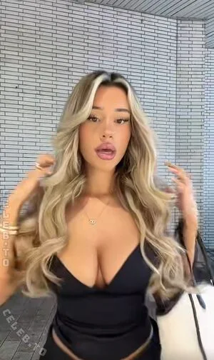 Almira Azemi OnlyFans Leaked Free Thumbnail Picture - #FCWraUp7y2
