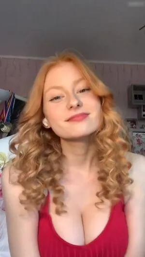 Alysha Huebner Thumbnail Picture