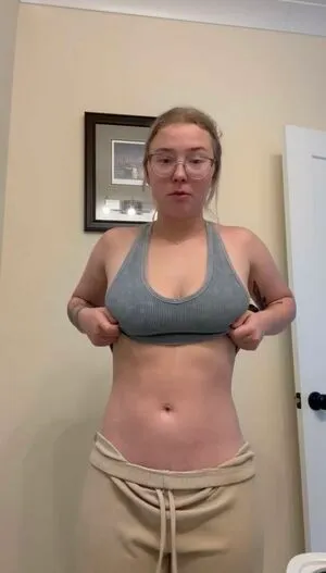Alyssa Capps Thumbnail Picture