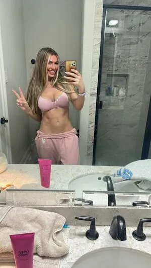 Alyssarhoades Thumbnail Picture