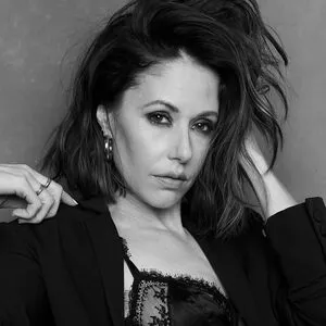 Amanda Crew Thumbnail Picture