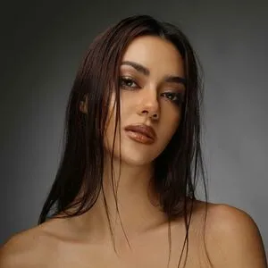 Amanda Obdam Thumbnail Picture